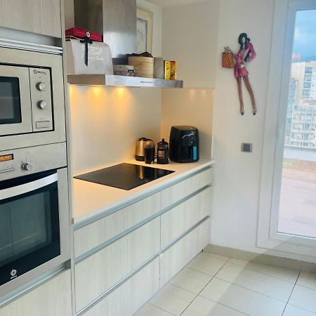 Stunning Penthouse Apartment Херона Екстериор снимка