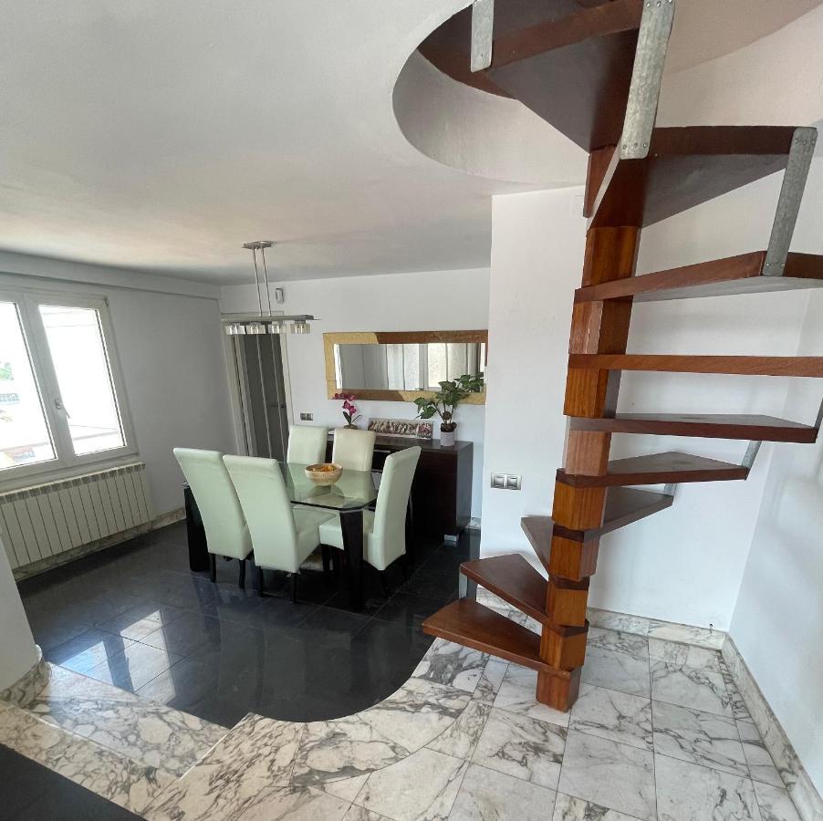 Stunning Penthouse Apartment Херона Екстериор снимка