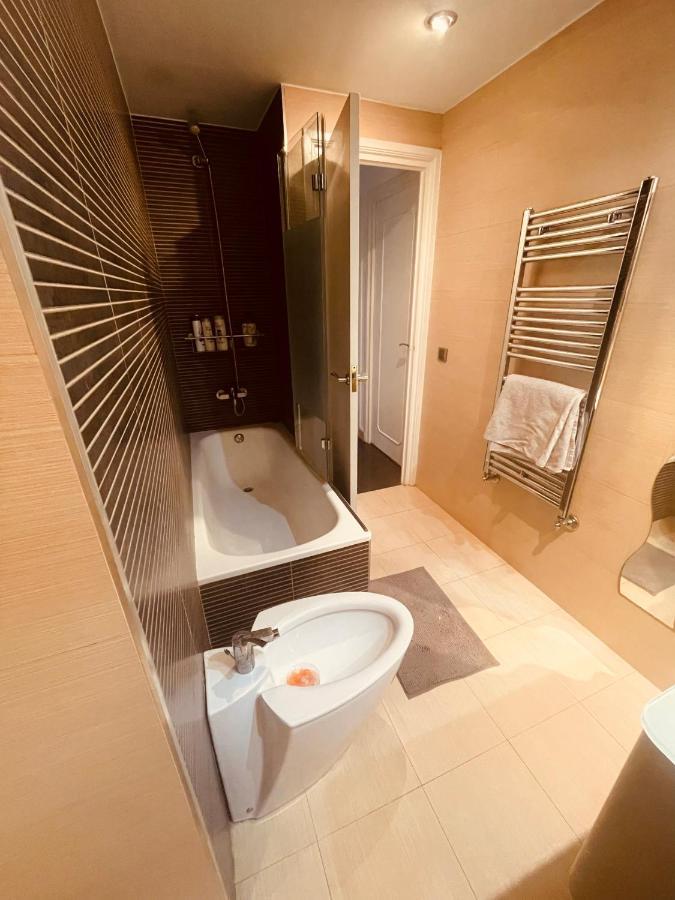 Stunning Penthouse Apartment Херона Екстериор снимка